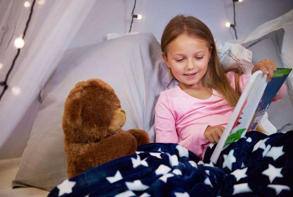 girl reading the book